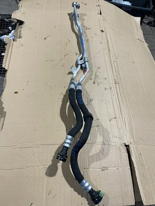 Tuyau d'huile Porsche Panamera 976317760B image 2