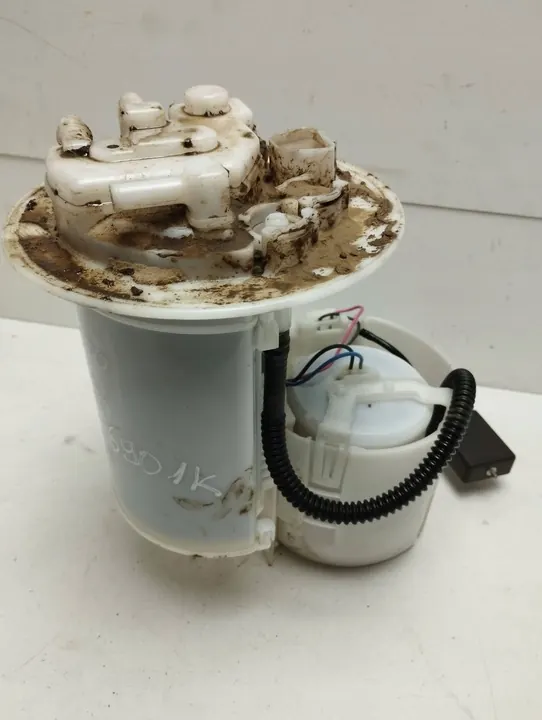 Polttoainepumppu Toyota Avensis T270 2010 image 2