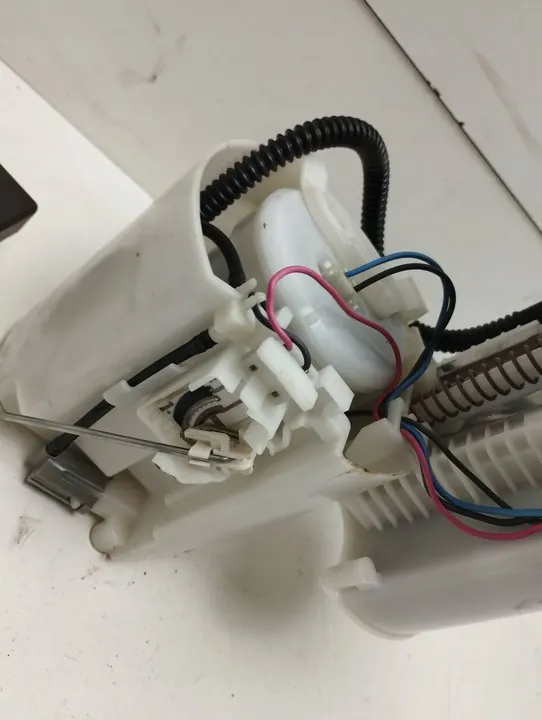 Polttoainepumppu Toyota Avensis T270 2010 image 5