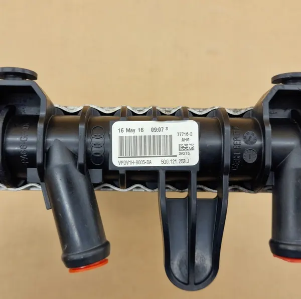 Radiador de refrigerante Audi Skoda Seat VW 2.0TSI 2.0TFSI HPIK* 5Q0121253J image 2