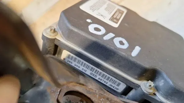 Bomba ABS Toyota Auris OEM 44540-02060 Usado image 3