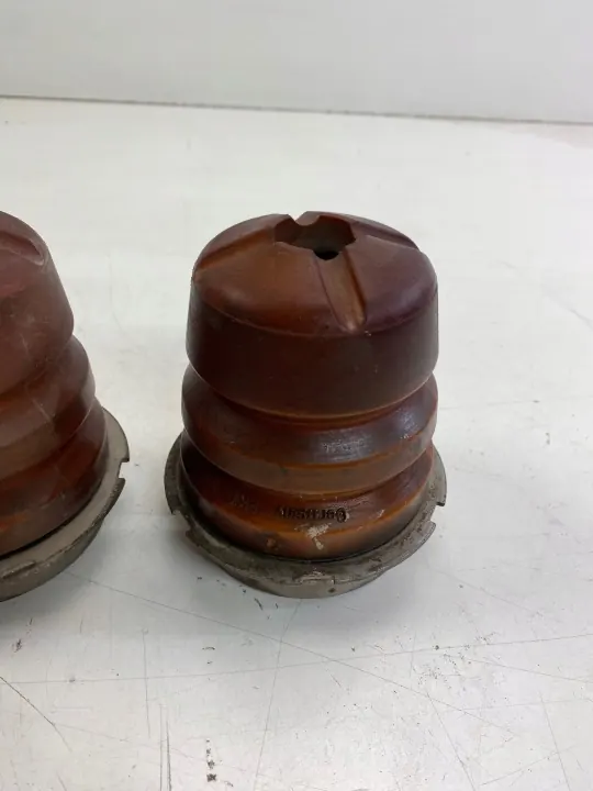 VW Caddy III Rubber Balkbeugel OEM 2K3511153C image 3