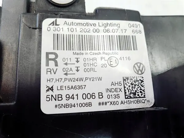 VW Tiguan II 5N Farol Dianteiro Direito Halógeno UE image 9