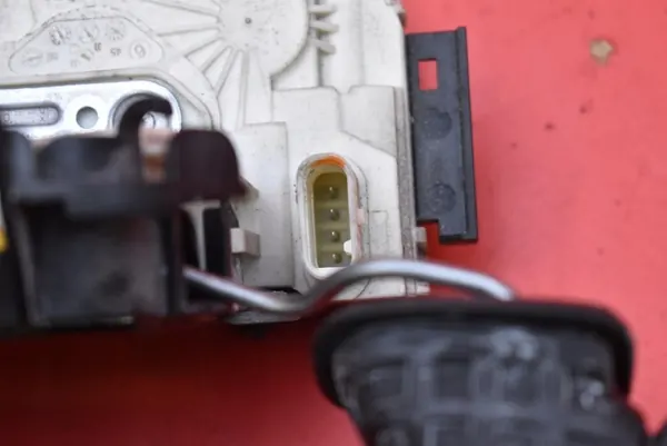 Fram Höger Dörrlås Mercedes C-Klass W204 07-12 A2047201835 image 8