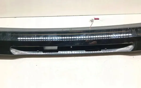 Spoiler de porta-malas BMW OE 7349464 - Usado image 3