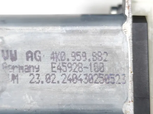 Audi Q4 Achterlinker Raamregelaar OEM 4K0959882 image 7