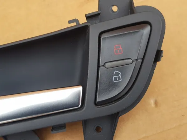 Poignée de Porte OEM UCHWYT - Gauche Avant Audi A4 B8 image 3