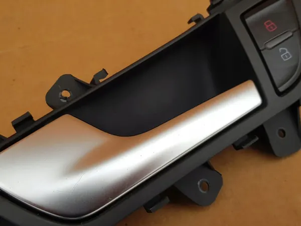Poignée de Porte OEM UCHWYT - Gauche Avant Audi A4 B8 image 4
