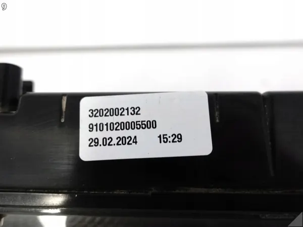 Feu antibrouillard arrière Opel OEM 67037261 Astra L VI image 10