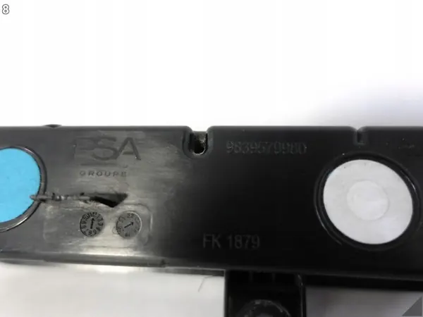 Feu antibrouillard arrière Opel OEM 67037261 Astra L VI image 9
