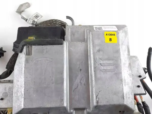 Módulo suspensión neumática trasera Tesla Model 3 OEM P1118182-02-H image 8