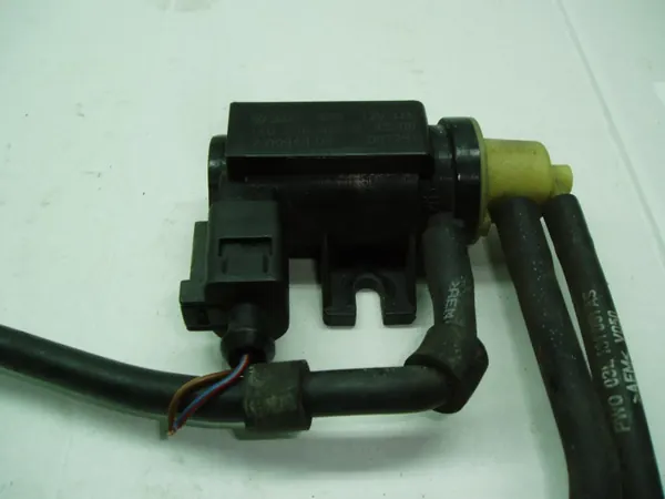 Sensor de pressão OEM 1K0906279B - Peça usada image 2