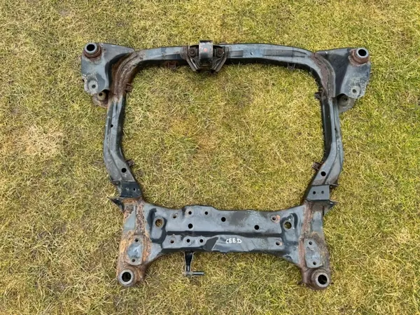 Traverse de suspension avant OEM pour Kia Ceed I image 2