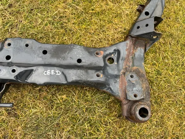 Traverse de suspension avant OEM pour Kia Ceed I image 3