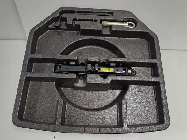 TOYOTA AVENSIS T27 LIFT Insert en mousse de coffre OEM 64429-05020 image 1