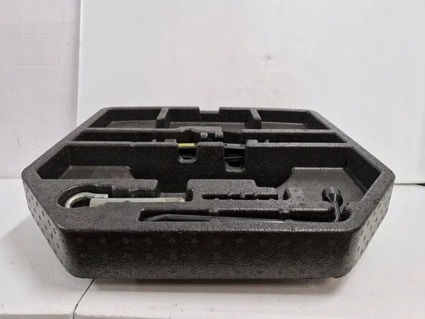 TOYOTA AVENSIS T27 LIFT Insert en mousse de coffre OEM 64429-05020 image 7