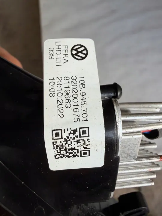 Insert luz trasera Volkswagen ID.3 usado OEM 575945701K image 4
