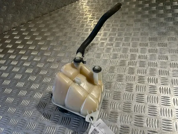 Kylvätske expansionsbehållare OEM 1665000049 image 4