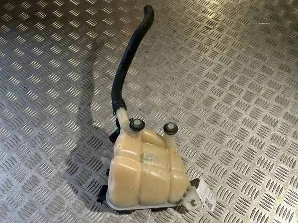 Kylvätske expansionsbehållare OEM 1665000049 image 7