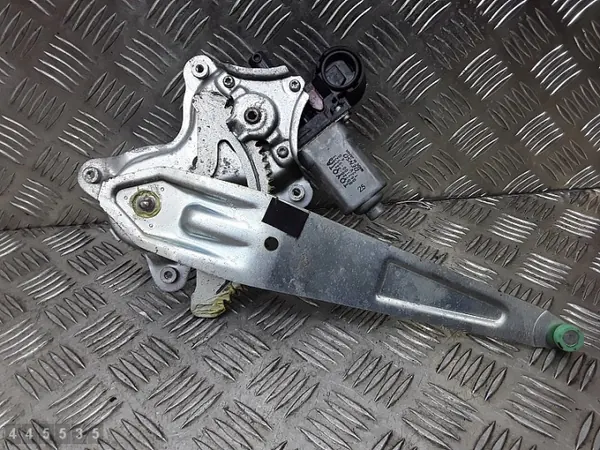 Régulateur de vitre OEM 8572032150 pour Toyota RAV4 2005 image 3