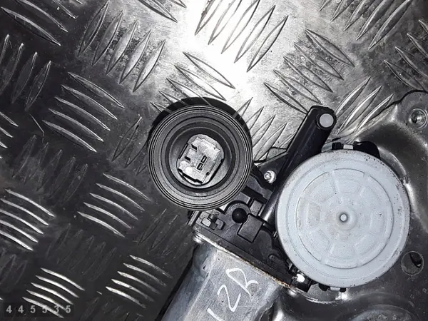 Régulateur de vitre OEM 8572032150 pour Toyota RAV4 2005 image 6