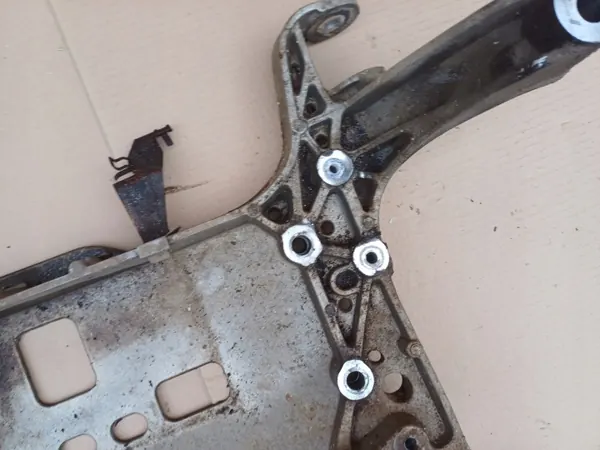 Fram slädehållare OEM 7N0199369A för VW Passat B7 image 4