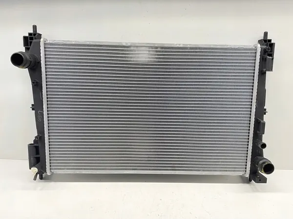 Radiador de agua Opel Combo 1.4 Turbo 2012 - 2018 OEM 55700617 image 2