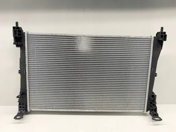 Radiador de agua Opel Combo 1.4 Turbo 2012 - 2018 OEM 55700617 image 3