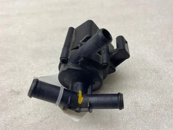 Vattencirkulationspump Peugeot 3008 II 2018 OEM image 5