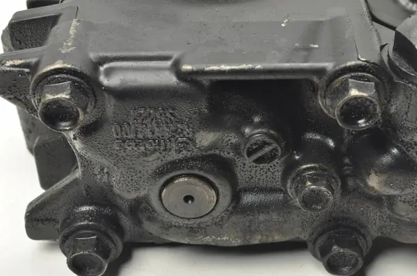 Pièce Mazda OE R2AA11700 d'occasion d'origine image 4