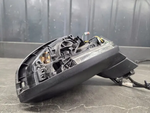 OEM 8W6857410BJ Rechter spiegelframe 8-pins Audi A5 A4 image 3
