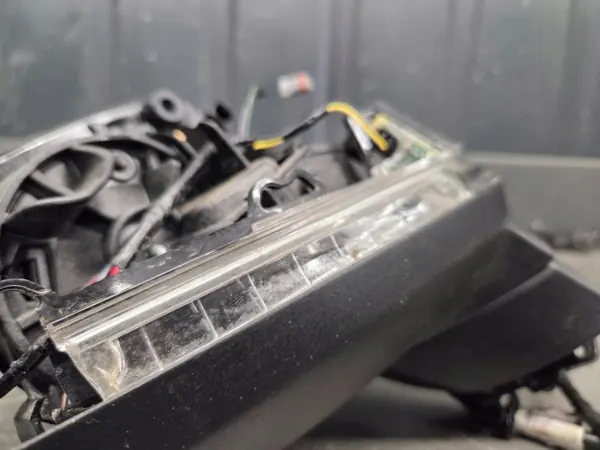 OEM 8W6857410BJ Rechter spiegelframe 8-pins Audi A5 A4 image 5