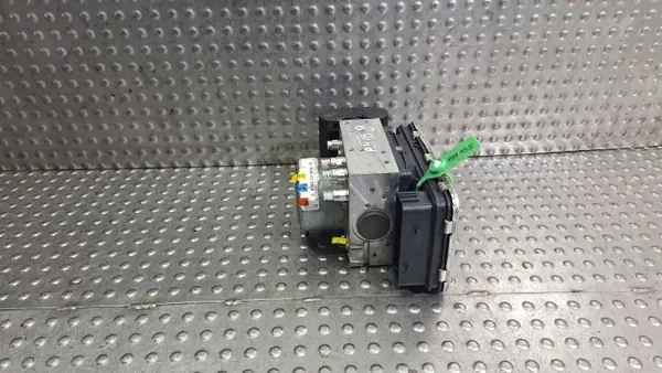 Compresor Airmatic Mercedes OEM S26383060 - Usado image 3