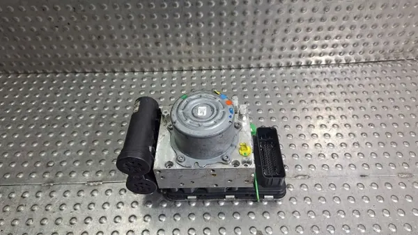 Compresor Airmatic Mercedes OEM S26383060 - Usado image 5