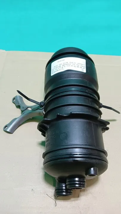 Oljefilterhus Audi Q5, A4, A5, A6, A8, Q7, VW Touareg 057115373B image 2