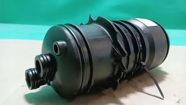 Oljefilterhus Audi Q5, A4, A5, A6, A8, Q7, VW Touareg 057115373B image 3