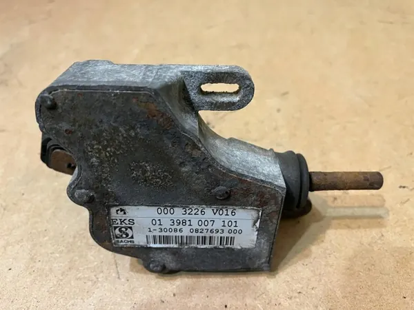 Crochet de remorquage SMART FORTWO OEM 0003226V016 image 3