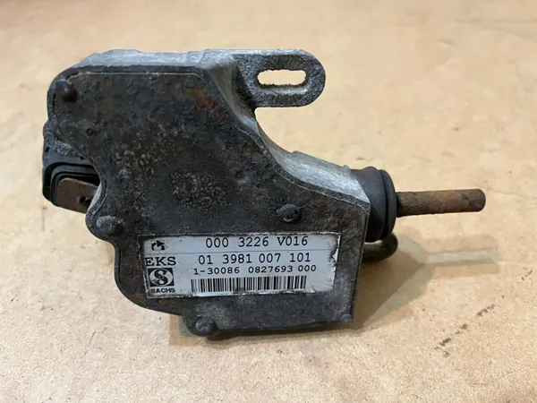 Crochet de remorquage SMART FORTWO OEM 0003226V016 image 4