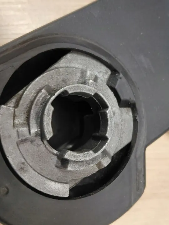 Triángulo fijación espejo izquierdo SKODA OCTAVIA IV OEM image 3