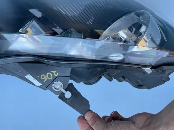 Farol direito VW Golf VI 5K1941006L image 2