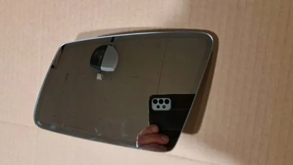 Mercedes W212 vasen peili-insertti OEM 2128101821 image 3