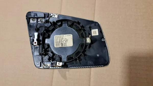 Mercedes W212 vasen peili-insertti OEM 2128101821 image 4
