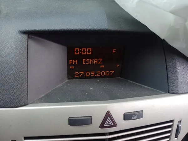 Radio OEM 13255553 d'occasion pour Opel Astra H image 10