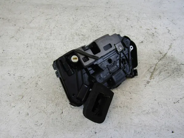 BAGAGELUCKA HÖGER BAK SKODA OCTAVIA IV 2023 image 5