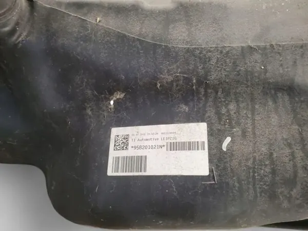 Porsche Macan Brandstoftank OEM 95B201021N - Gebruikt image 8