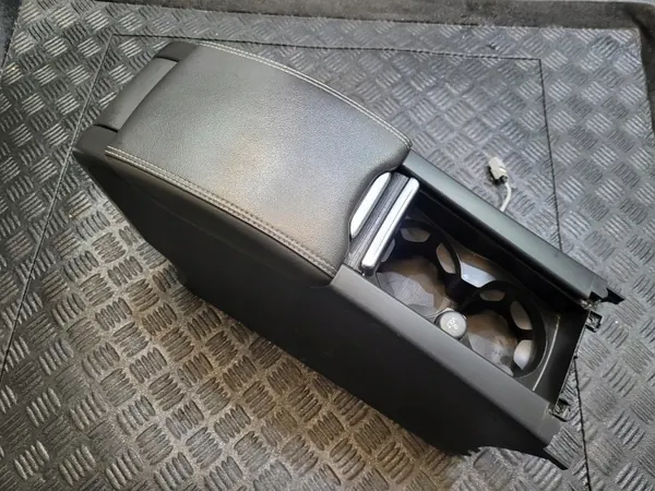 OEM PODLOKIETNIK TUNEL SRODKOWY SCHOWEK VOLVO XC60 I LIFT XXX image 2