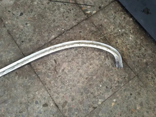 Mercedes W116 Achterruit Chrom Strip - Gebruikt image 7