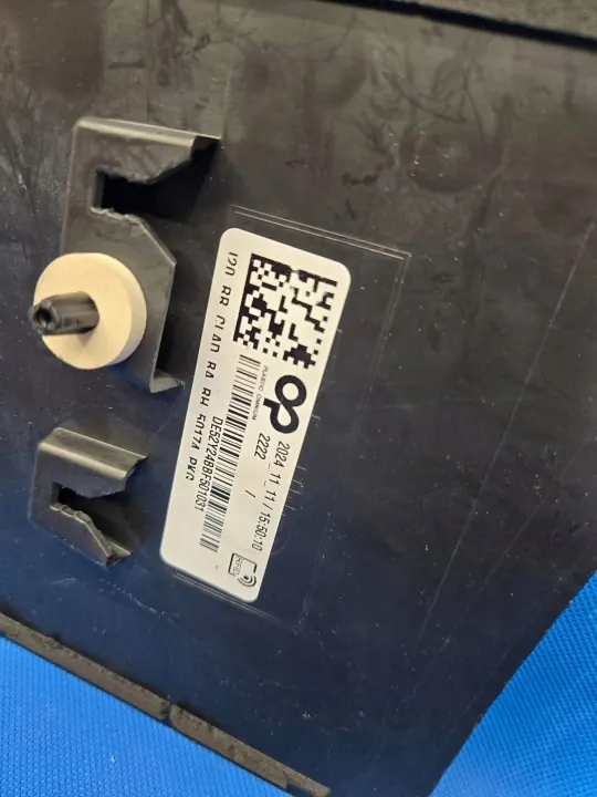 Bakdörrslist OEM QUA11697 Höger Sida BMW iX i20 image 10