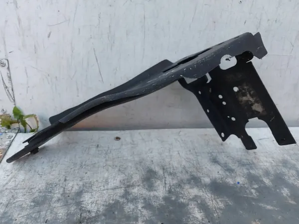 Mercedes-Benz E-luokka 211 oikea ajovalokiinnike OEM KOL7980 image 3