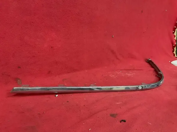 VW Passat B6 Sedan Takaluukun Kromilista Oikea OEM image 2